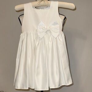 Elegant White Sleeveless Kids Dress with Bow